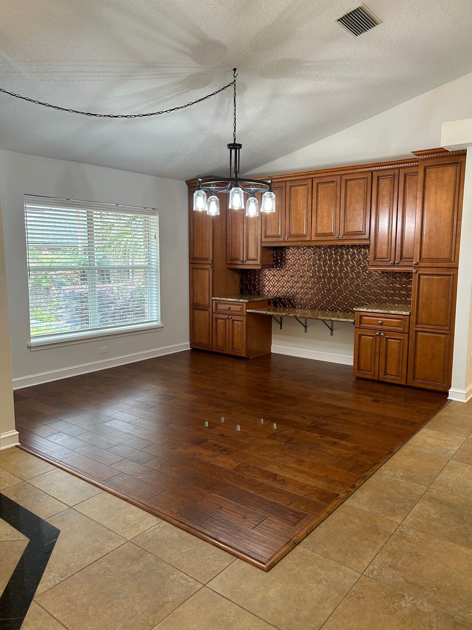 Building Photo - 942 Deerwood Loop