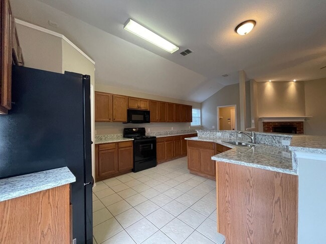 Building Photo - COMING SOON - 3 BEDROOM 2 BATH HOME IN SW ...