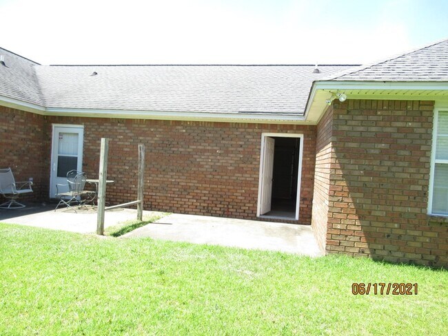 Building Photo - 3430 Beacon Dr