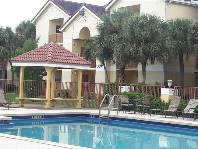 Building Photo - 7630 Westwood Dr