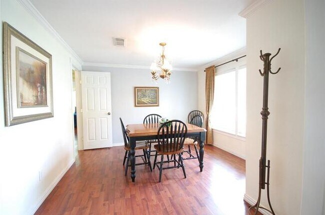 Building Photo - 1105 Avenue D