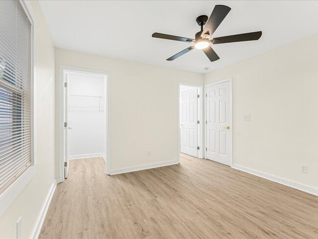 Building Photo - 5794 Pinecrest Rd SW