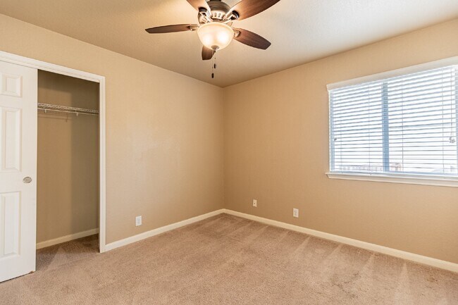 Building Photo - 259 Creekview Way