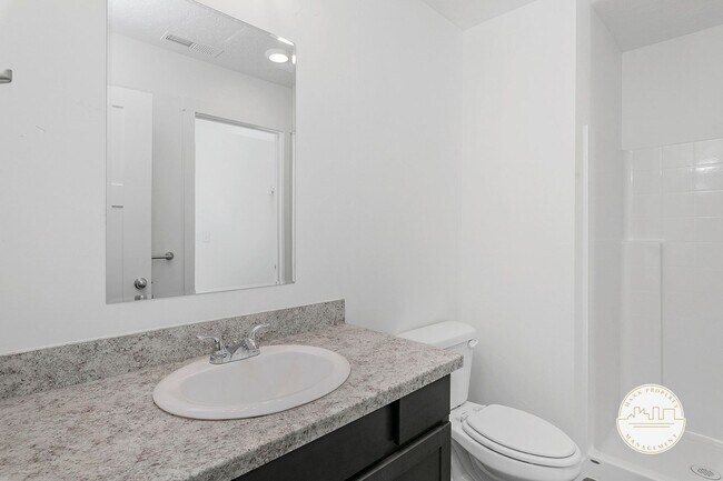 Building Photo - Gorgeous Townhomes in Entrata Farms of Meridian. Luxurious Amenities!