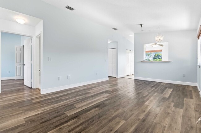 Building Photo - Beautiful Condo
