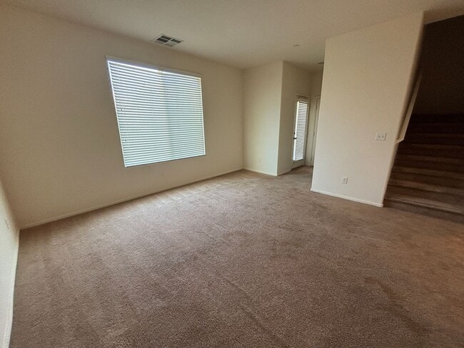 Building Photo - GUARD GATED 3 BED 2.5 BATH 2 CAR GARAGE TOWNHOUSE w/ 3 FLOORS