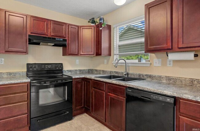 Building Photo - Charming 3BR Home with Sunroom Near Purdue University