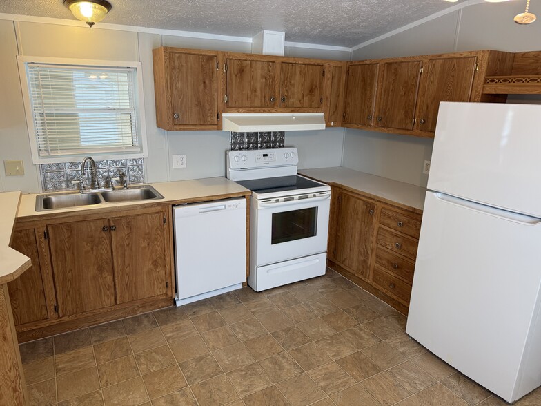 Building Photo - 13 James River Blvd