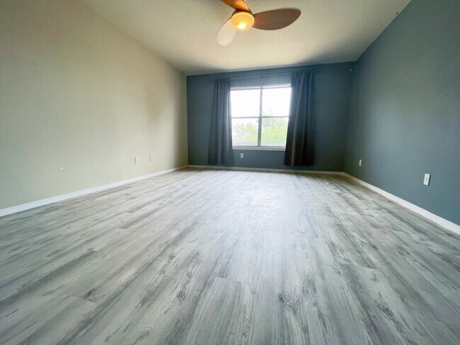 Master bedroom - 577 Quarter Ave