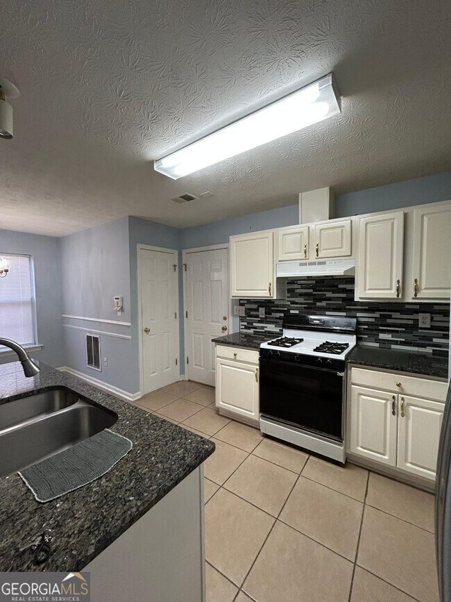 Building Photo - 5335 Lakebrooke Run