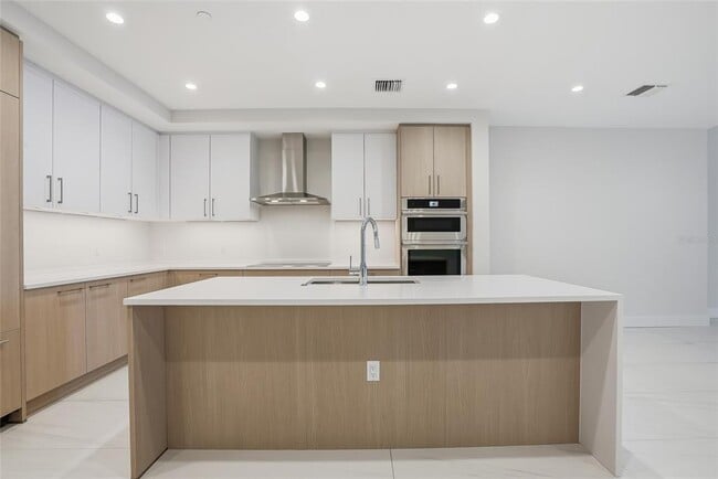 Building Photo - 275 1st Ave S
