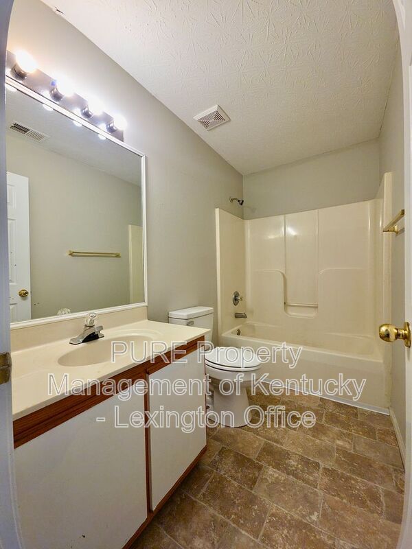 Building Photo - 280 Grinder Ct