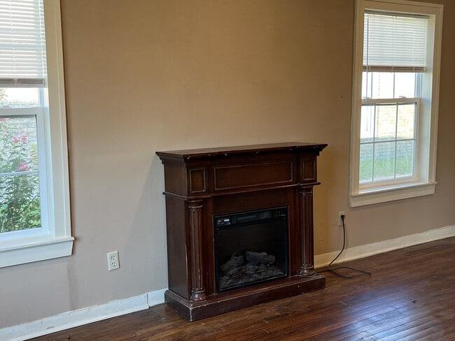 Building Photo - 1512 Live Oak St
