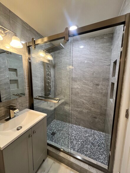 Building Photo - 155 Evergreen Pl