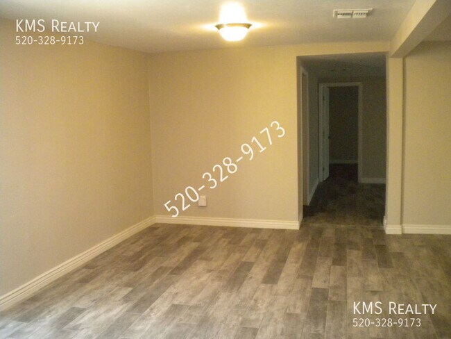 Building Photo - 2321 S Layton Pl