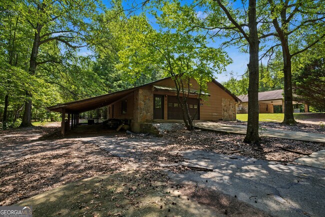 Building Photo - 241 Busbin Rd