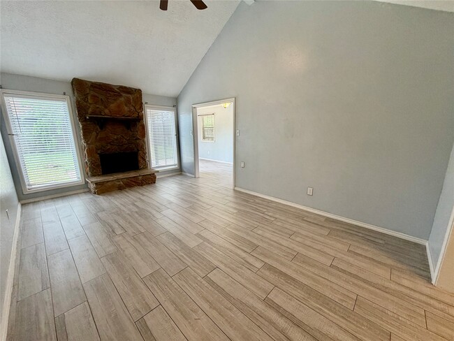 Building Photo - 19335 Diversion Dr