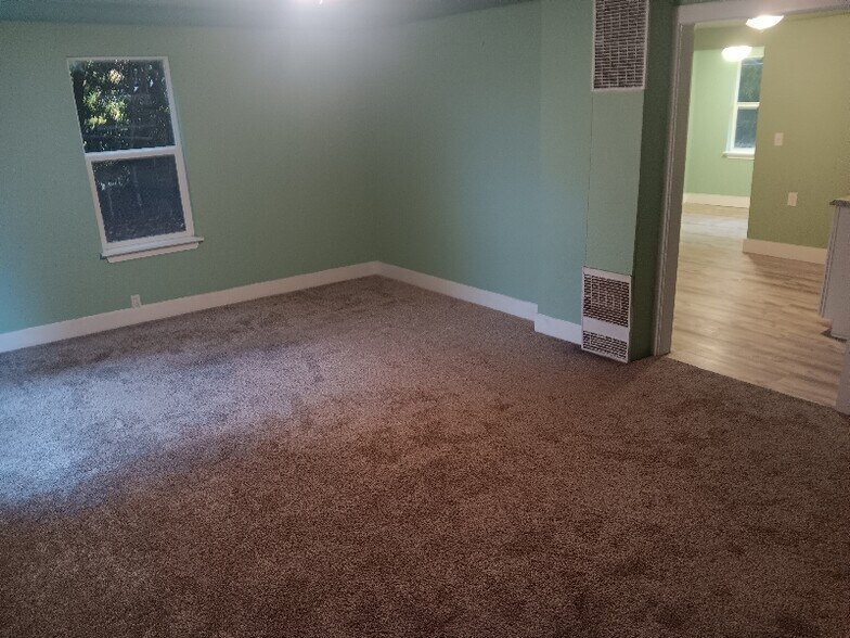 Building Photo - 4250 NE Hwy 20