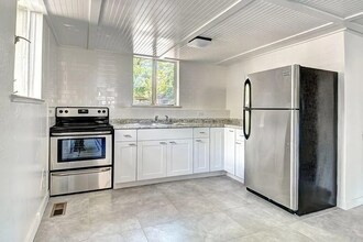 Building Photo - PRICE DROP!!!  Beautiful 3 Bed / 1 Bath Garden Apartment in Prime Boulder Location!