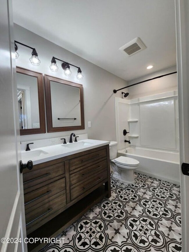 Building Photo - 6585 Beverly Hills Cir