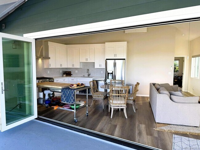 Building Photo - 1305 Blue Sky Dr