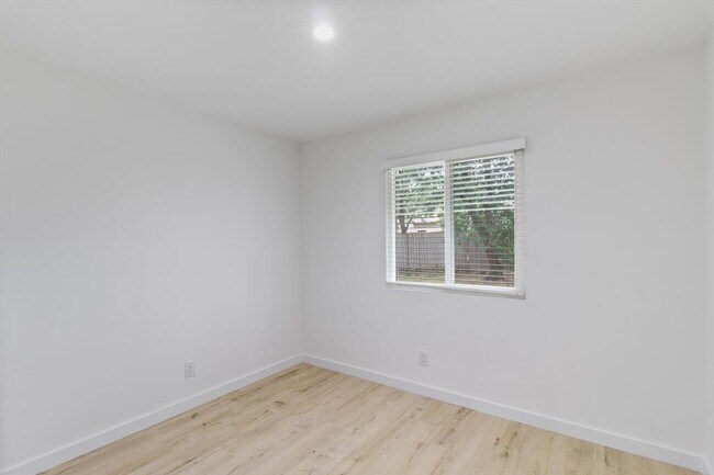 Building Photo - 7811 Croftwood Dr
