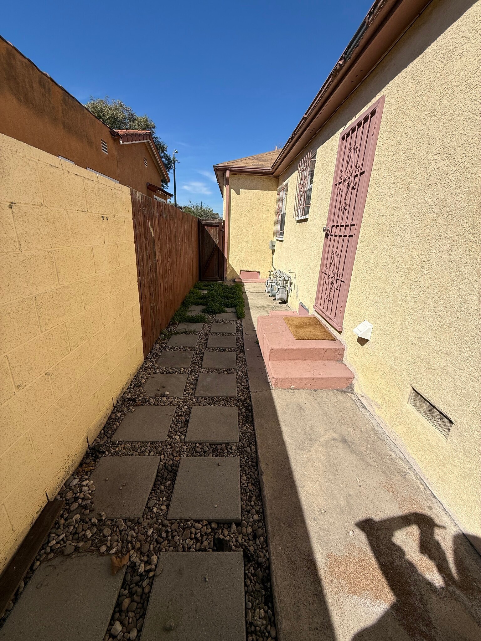 private yard - 1914 Hauser Blvd