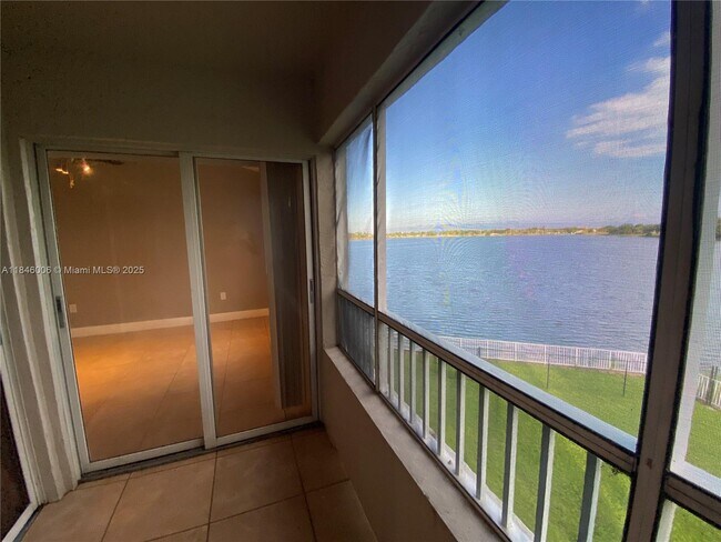 Building Photo - 2803 N Oakland Forest Dr