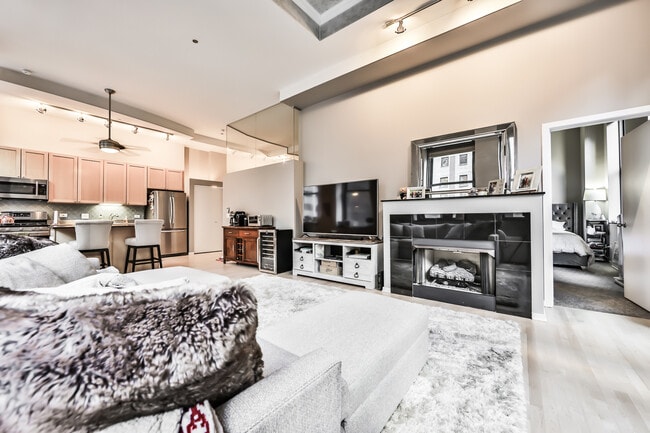 Building Photo - 71 Lower Wacker Dr