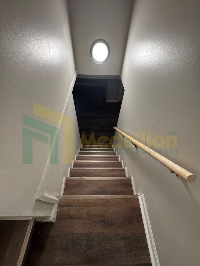 Building Photo - 9648 S Yale Ave