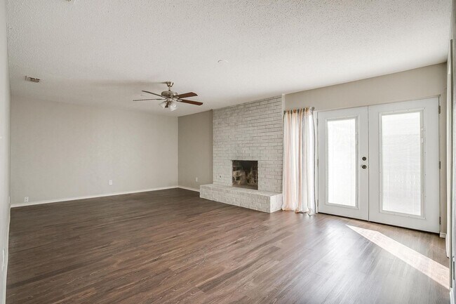 Building Photo - 4409 Altamesa Blvd