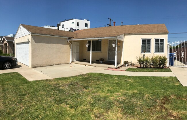 Building Photo - 8819 Kittyhawk Ave
