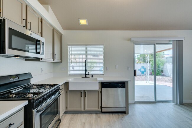 Building Photo - Fully upgraded 3 bedroom house on large lo...