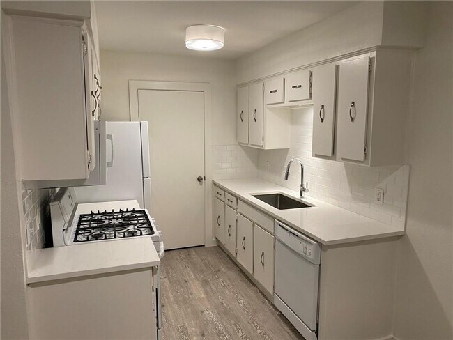 Building Photo - 2408 Burleson Ct