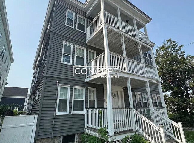 Building Photo - 28 School St