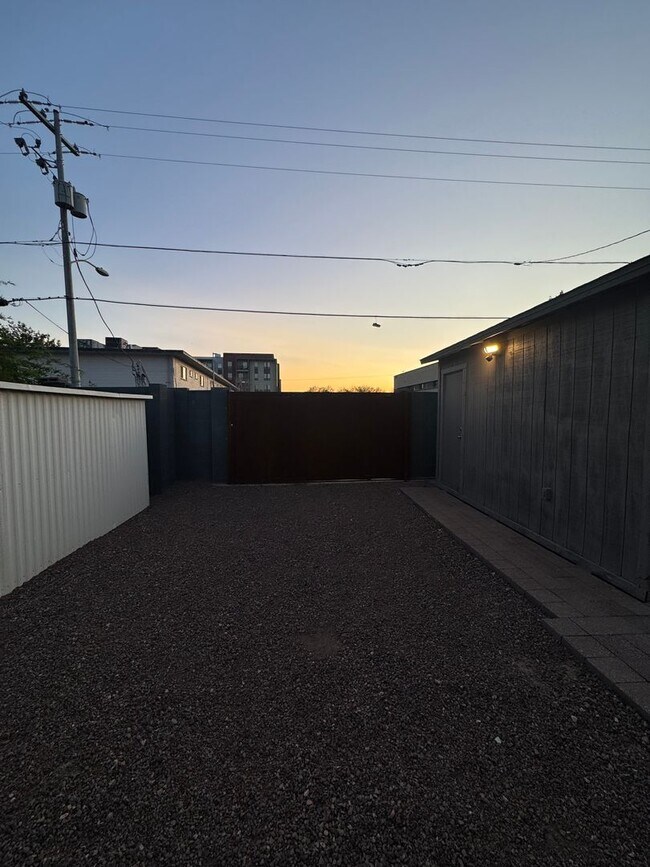 Building Photo - 3 bedroom home in Downtown Phoenix