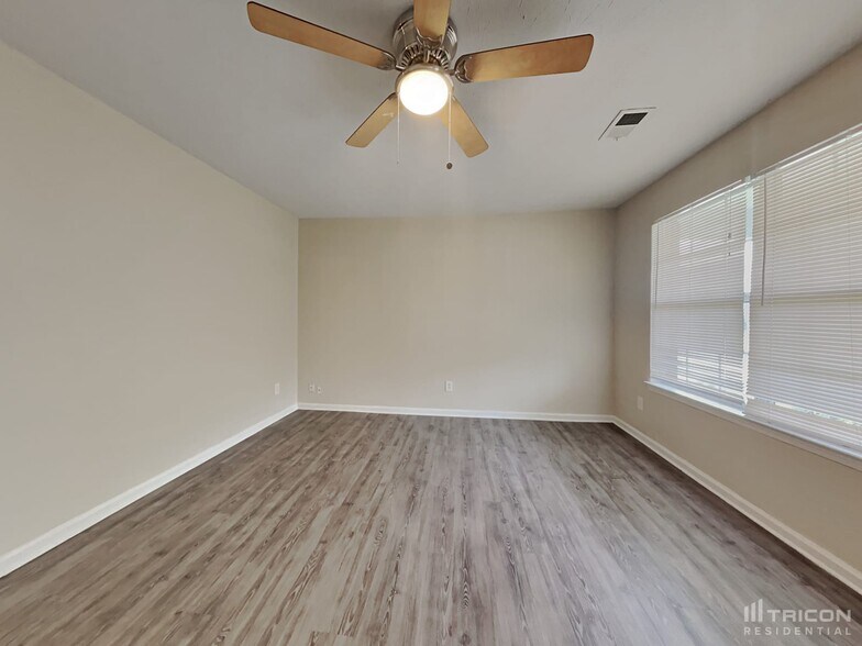 Building Photo - 11260 James Madison Dr