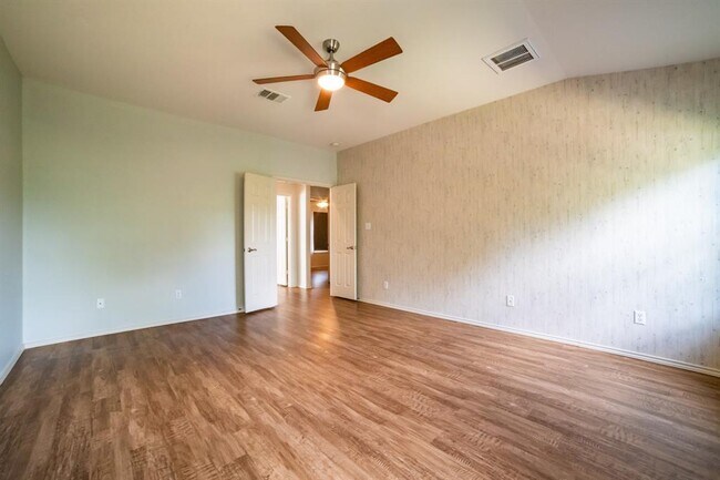 Building Photo - 504 Fort Thomas Pl