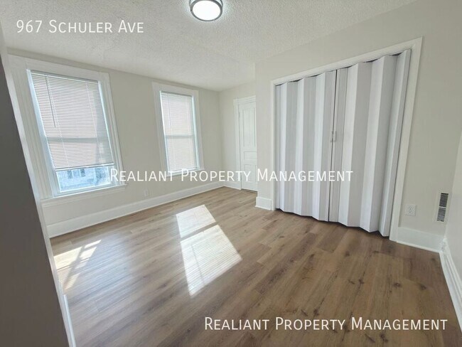 Building Photo - 967 Schuler Ave-