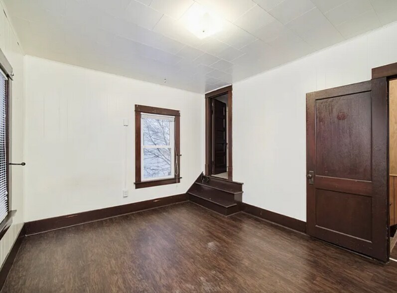 Building Photo - 720 E Ludington Ave