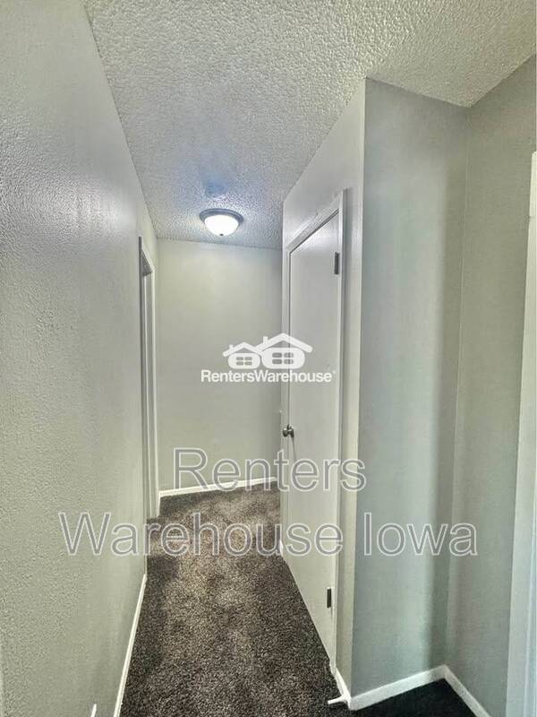 Building Photo - 2112 E Caulder Ave