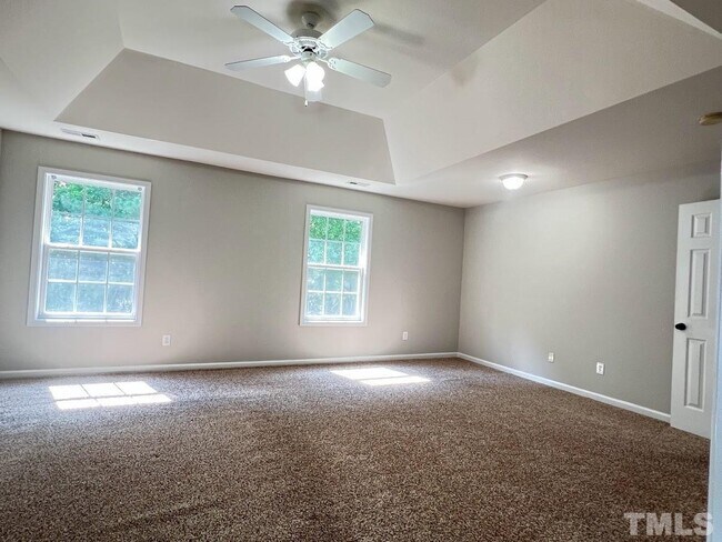Building Photo - 5 Bedroom 3 Bath Single Family Fenced Yard for Rent - Apex