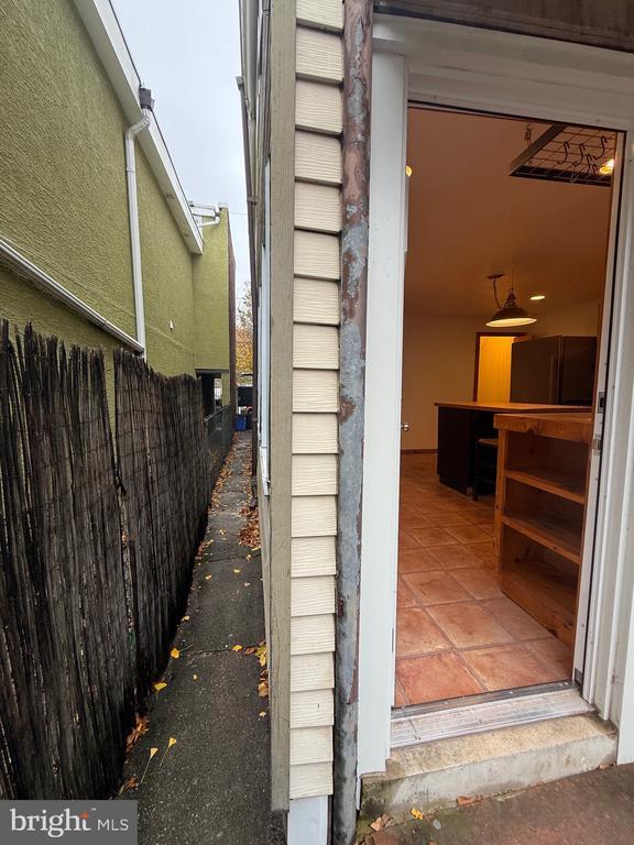 Building Photo - 1249 E Oxford St