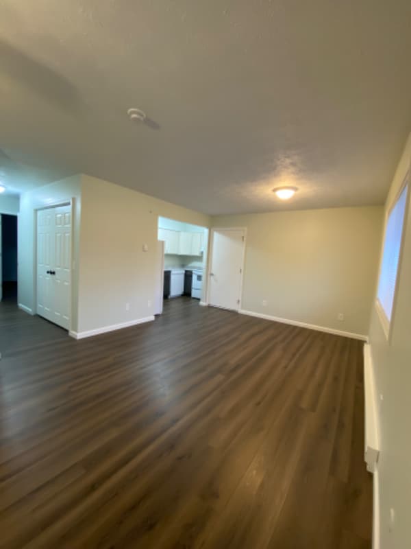 Building Photo - 245 E Main St