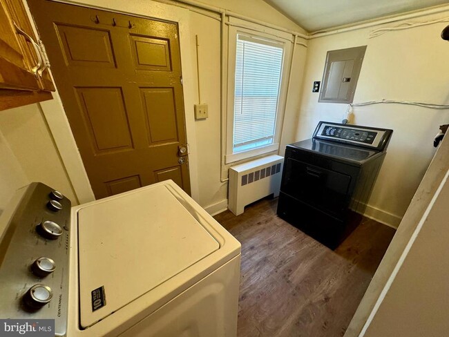 Building Photo - 125 S Bentz St