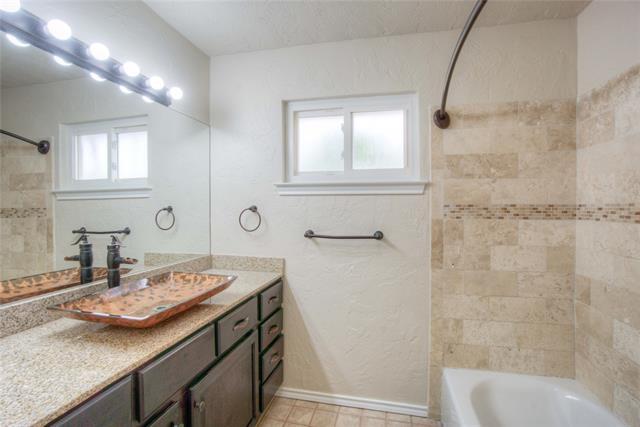 Building Photo - 3112 Kingston Dr