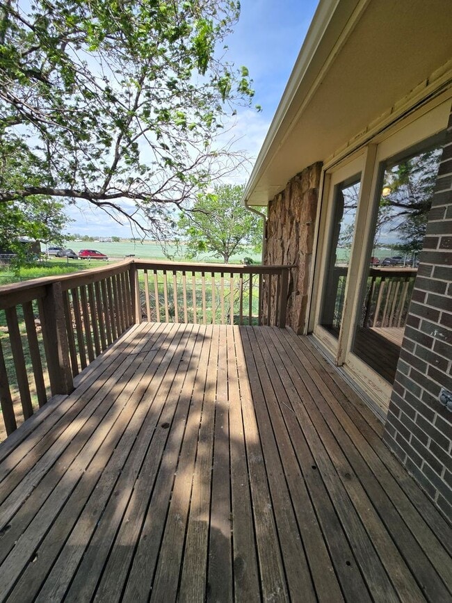 Building Photo - Duplex in Country setting! New paint and Flooring!