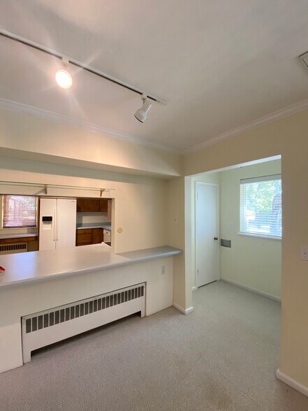 Building Photo - 2115 Browning Ave S