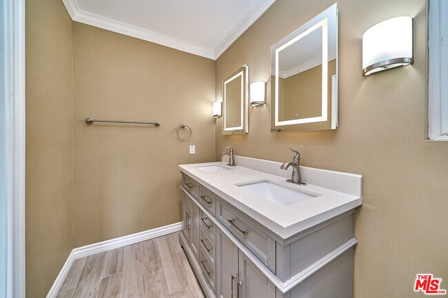 Building Photo - 2660 Conata St