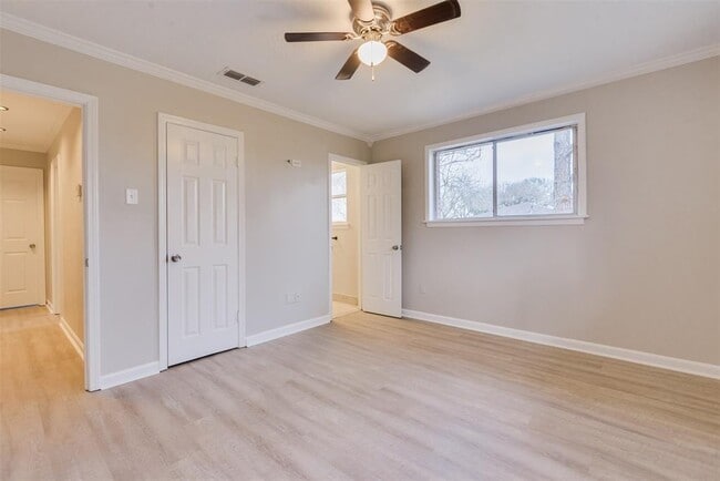 Building Photo - 2626 Hillshire Dr